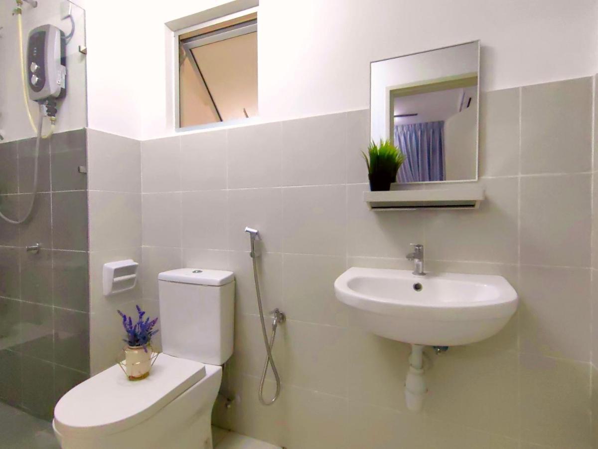 Alanis Residence 7 Pax @ Sepang Klia Kota Warisan Exterior foto