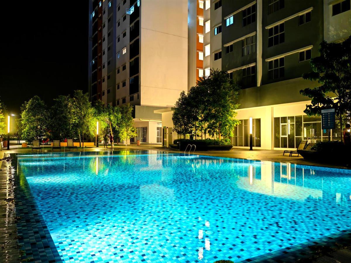 Alanis Residence 7 Pax @ Sepang Klia Kota Warisan Exterior foto