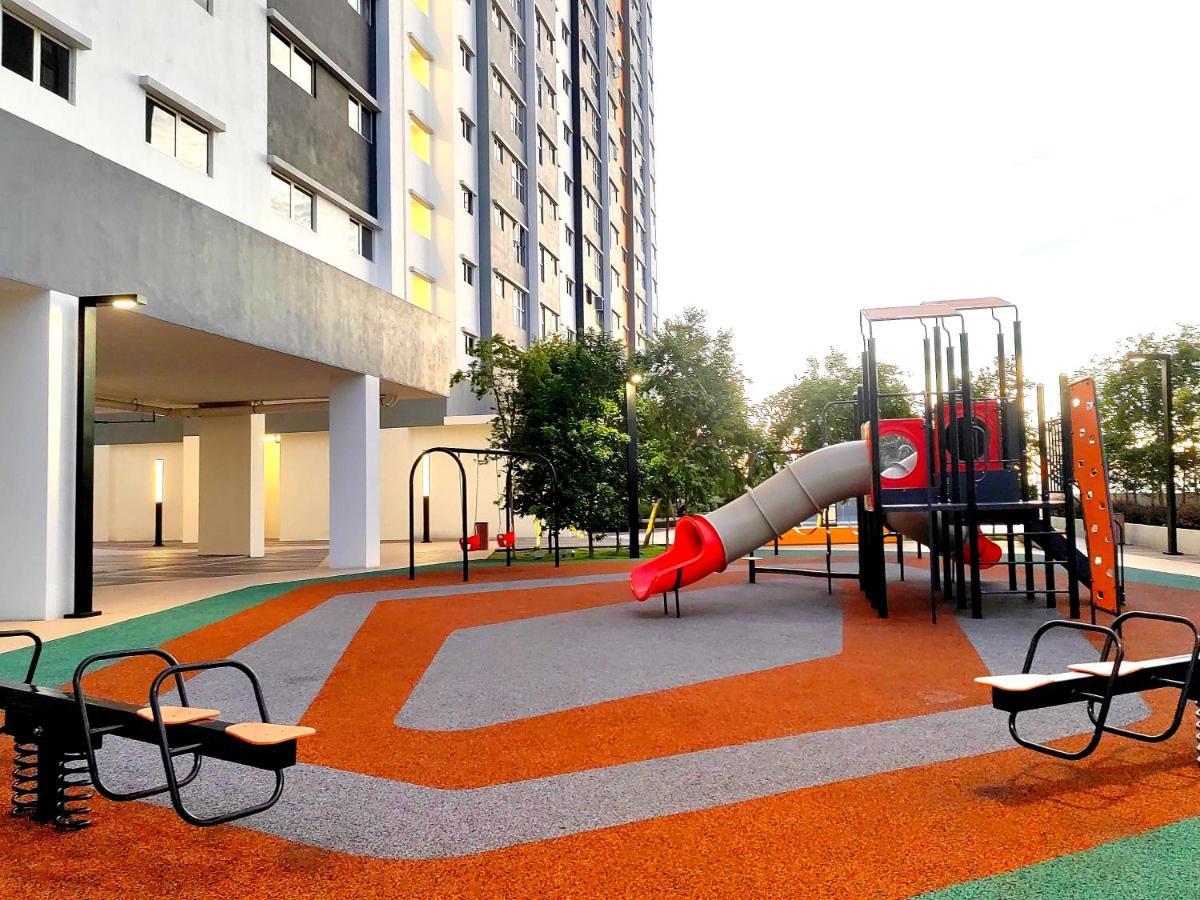 Alanis Residence 7 Pax @ Sepang Klia Kota Warisan Exterior foto